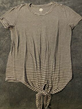 SO Striped Tie-Front Tee - Gray & White